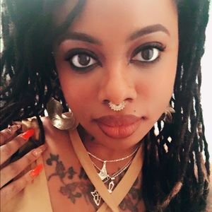 Meet your Posher, Dominique